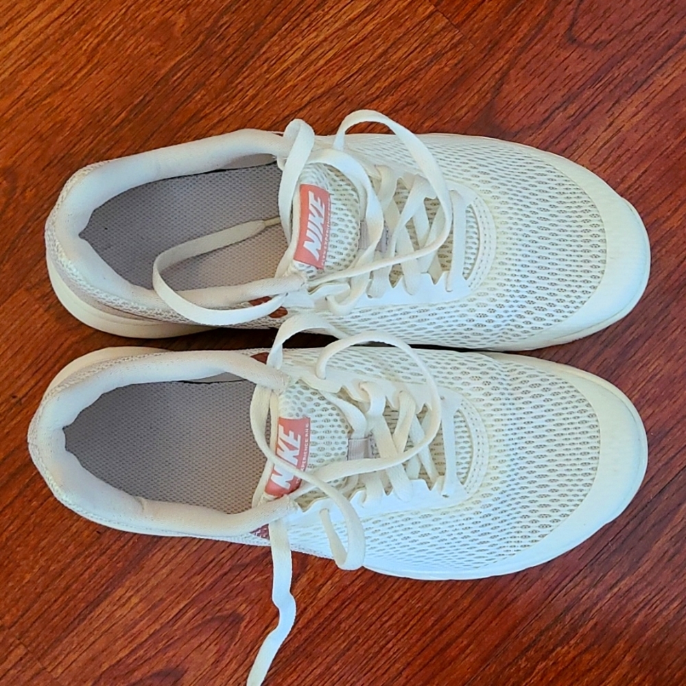 Women's Nikes Size 6.5